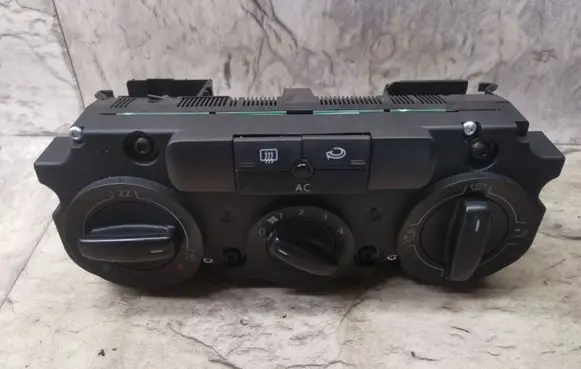 Volkswagen Golf V Climate control unit