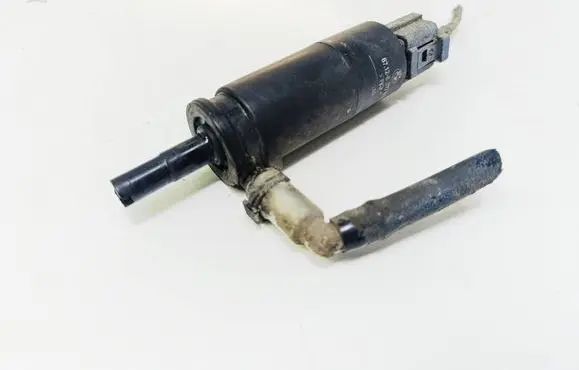 BMW 5 E39 Headlight washer pump 8377613