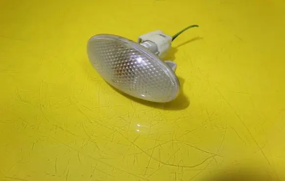 Suzuki Swift I Front fender indicator light 