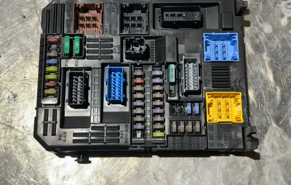Peugeot 308 Comfort/convenience module 9832880280