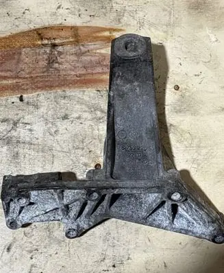 BMW 3 E46 Engine mounting bracket 6753225 22116753225