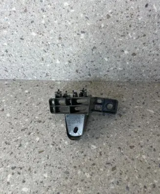 Toyota Highlander XU70 Rear bumper mounting bracket 525630E030