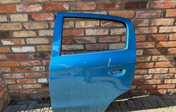 Mitsubishi Space Star Rear door