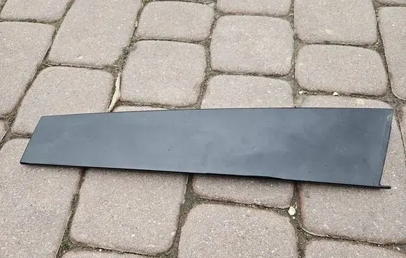 Opel Astra L Front door glass trim molding 9830836380