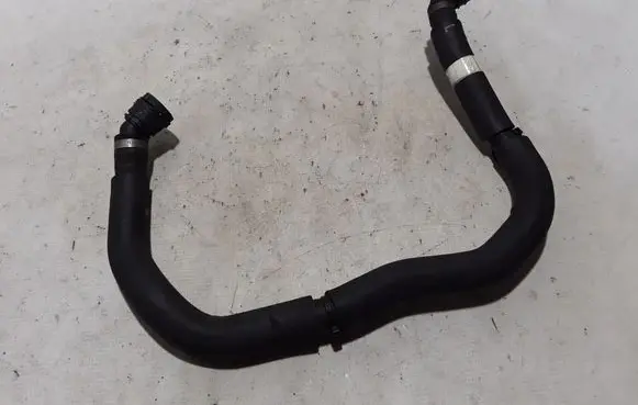 Engine coolant pipe/hose