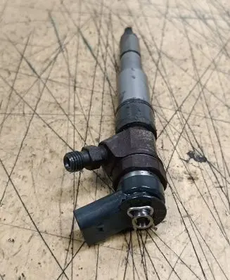 BMW X5 E53 Fuel injector 0445110131 7789661