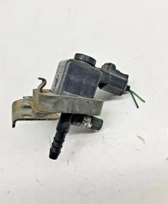 Ford Mondeo Mk III Vacuum valve 1S719C915AA