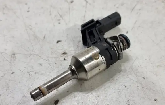 Volkswagen Polo V 6R Fuel injector 03F906036B