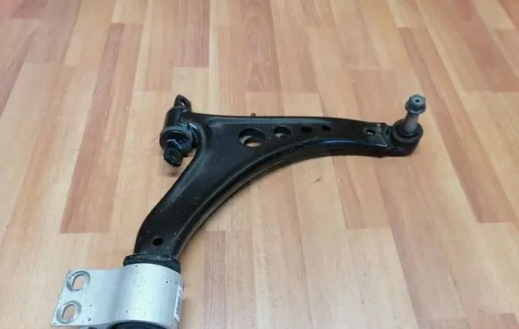 Opel Insignia B Front control arm 84198833 YR00055180