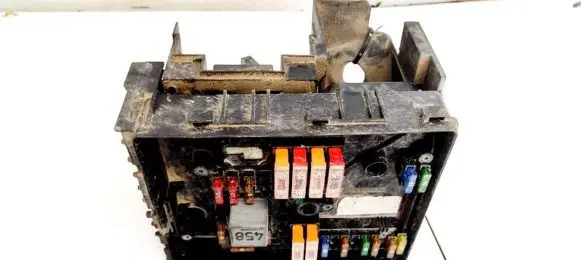Volkswagen Golf V Fuse box set 01718301