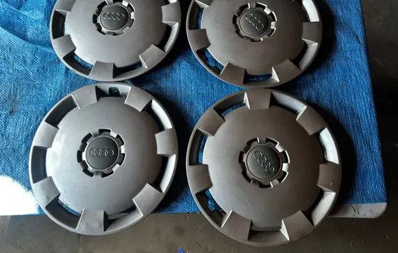 Audi A4 S4 B6 8E 8H R16 wheel hub/cap/trim 8P0601147A