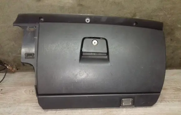 Volvo V50 Glove box 39871860 8626141 3865
