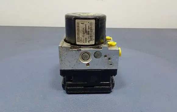 Ford Focus ABS Pump BV612C405AL