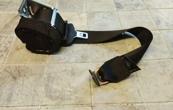 Ford Mondeo MK IV Rear seatbelt 6G9N611B69EE3YYW 33060026
