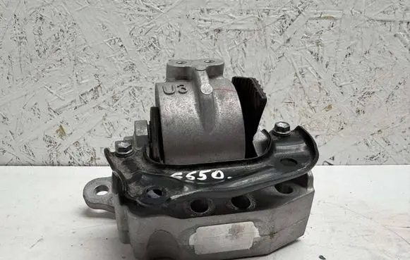 Toyota RAV 4 (XA50) Engine mount bracket