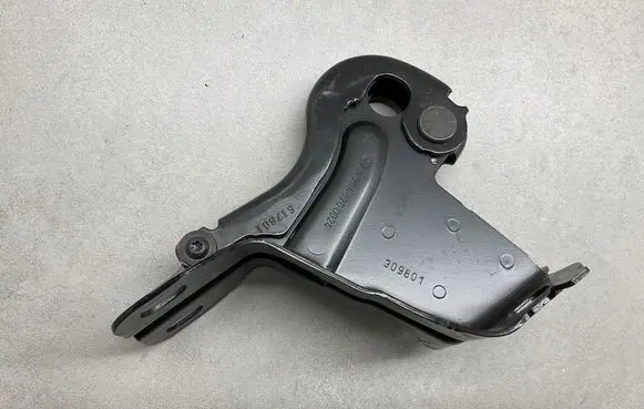 Mercedes-Benz C W204 Bracket in trunk/boot A2049200024