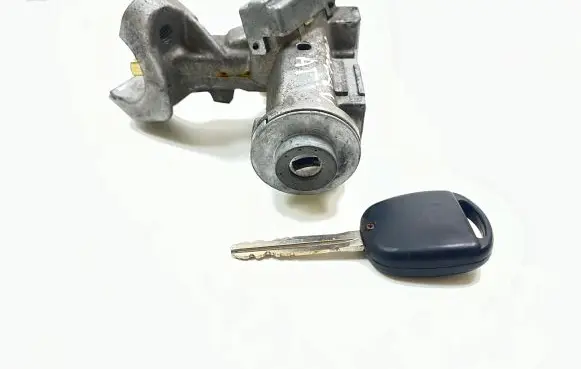 Toyota Corolla Verso E121 Ignition lock 46020336