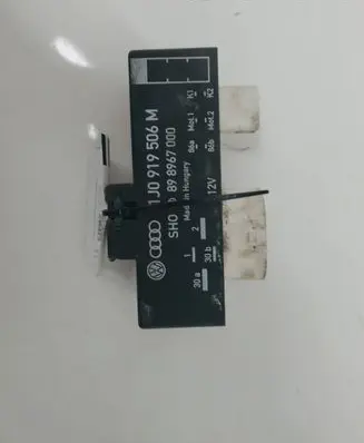 Volkswagen Polo Coolant fan relay 1J0919506M