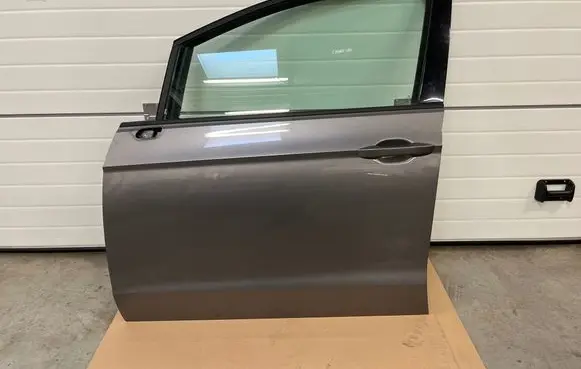 Volkswagen Golf Sportsvan Front door 