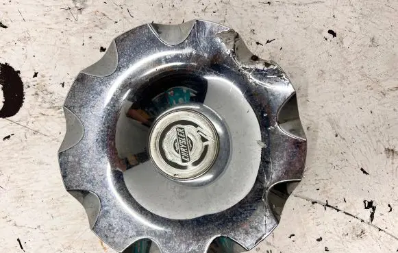 Chrysler 300C R20 wheel hub/cap/trim 45043 6114051 5846665