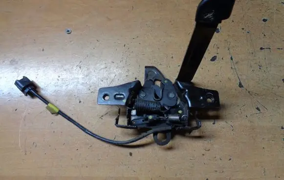 Nissan Note (E12) Engine bonnet/hood lock/catch
