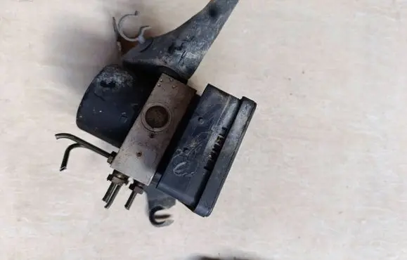 Ford Fiesta ABS Pump 2s612m110cd