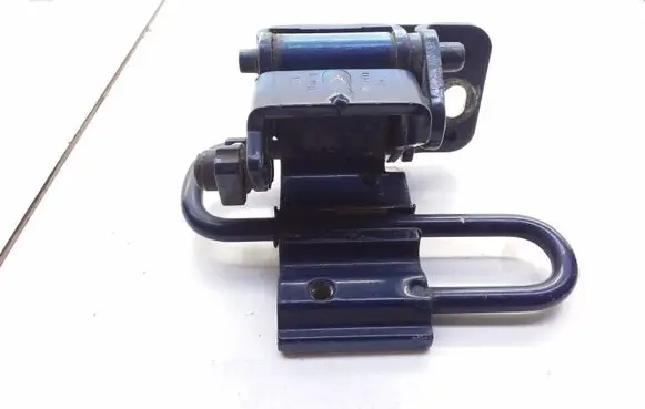 Volkswagen PASSAT B5 Rear door upper hinge 3B4833412B