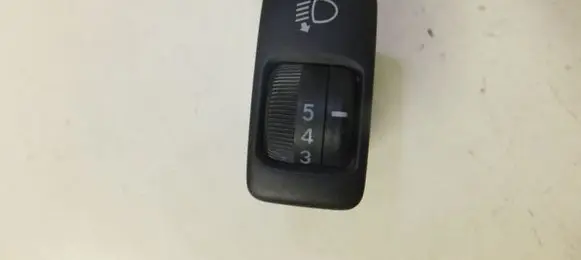 Toyota Land Cruiser (J100) Headlight level height control switch