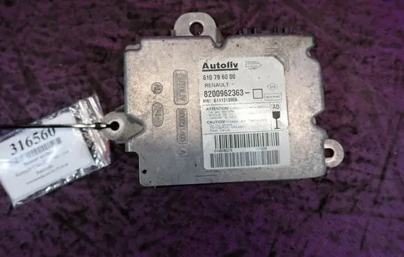 Renault Clio III Airbag control unit/module 