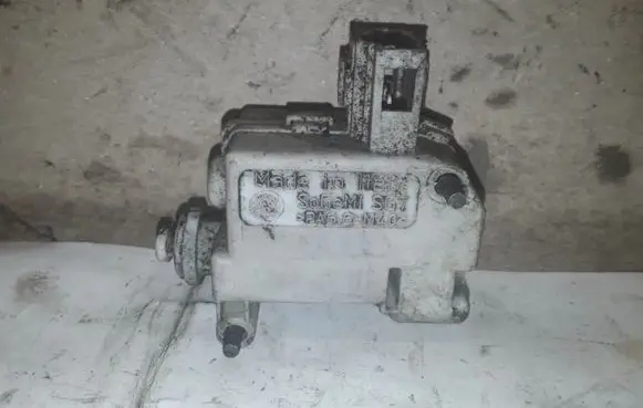 Fuel tank cap lock motor