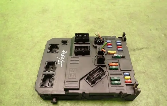 Peugeot Partner Fuse module 