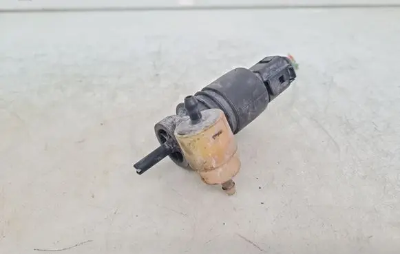 Volkswagen Golf IV Windscreen/windshield washer pump 