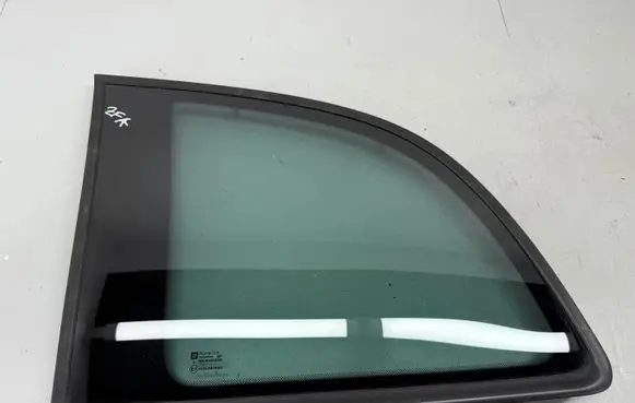 Opel Zafira A Rear side window 43R007028