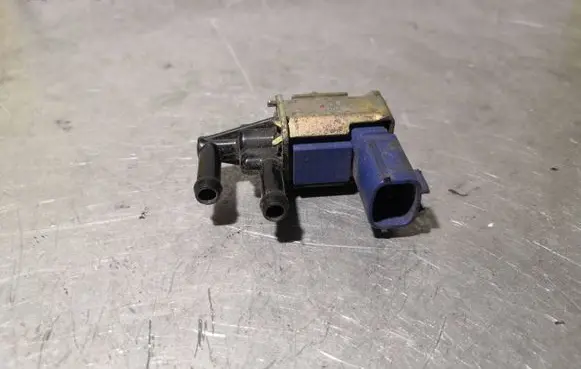 Nissan X-Trail T30 Vacuum valve FDDB100