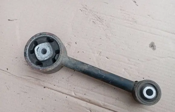 Mitsubishi Colt CZ3 Engine mount vacuum valve