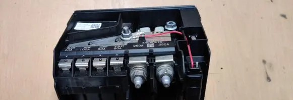 Chevrolet Malibu Fuse module 84131629