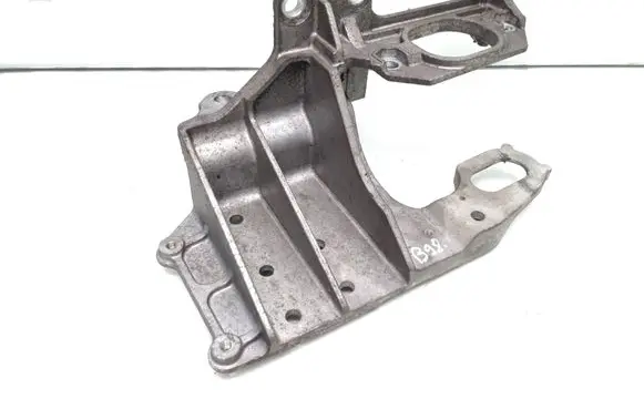 Nissan Qashqai+2 Gearbox mounting bracket 