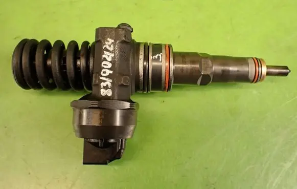Volkswagen PASSAT B5.5 Fuel injector