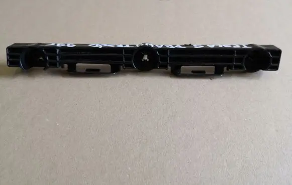 Tesla Model S Fender mounting bracket 100369300C