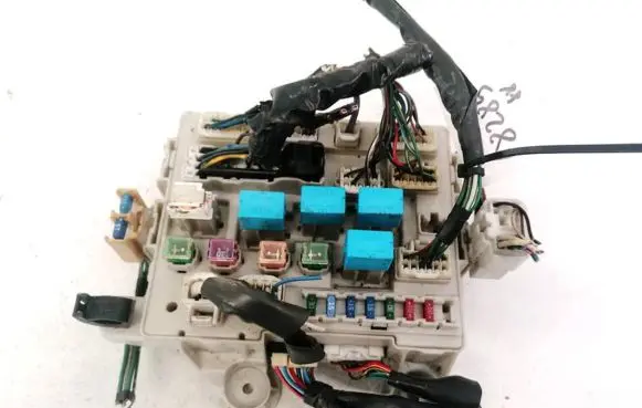 Nissan Almera Tino Fuse box set 8922128150 89221-28150