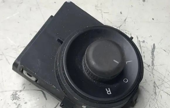 Opel Astra J Wing mirror switch 13271827