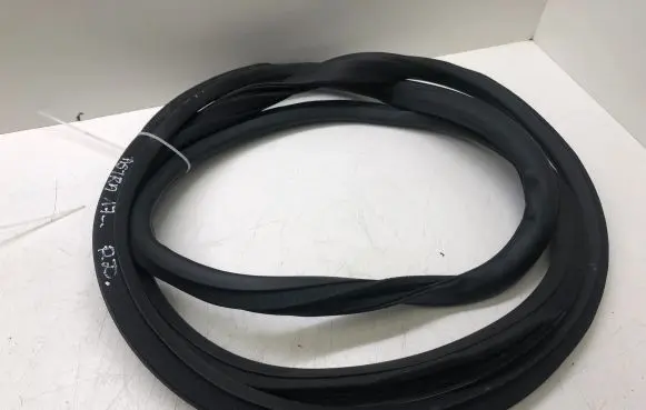 Opel Astra K Front door rubber seal