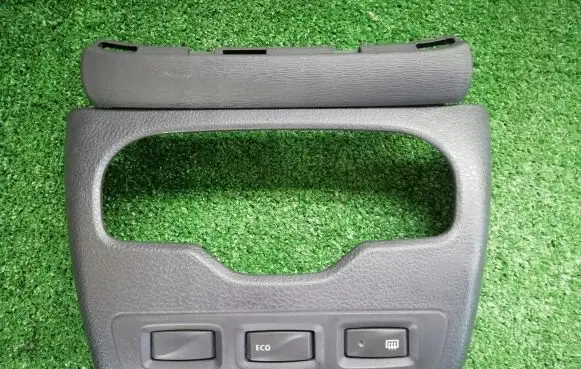 Dacia Dokker Radio/GPS head unit trim 275009445R