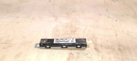 Dodge Durango III Aerial antenna amplifier P05064783AA 00531039040 40908H