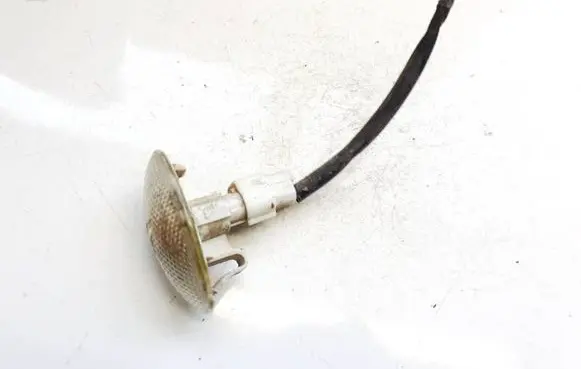 Front fender indicator light