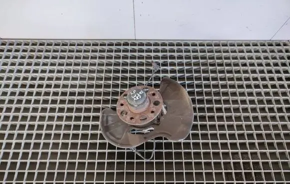 Mercedes-Benz C W203 Front wheel hub spindle knuckle