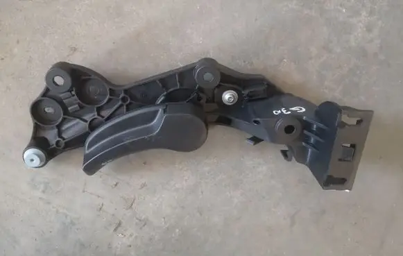 BMW X5 G05 Engine bonnet (hood) release handle 7343444