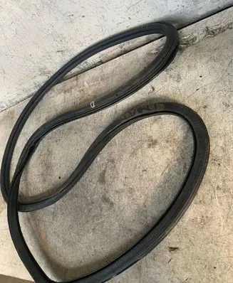 Volkswagen Jetta VI Front door rubber seal