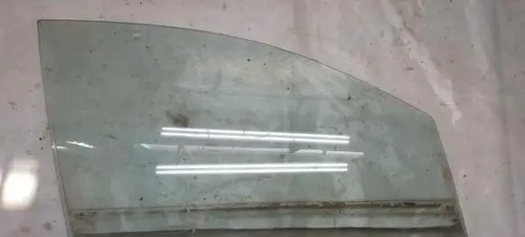 Suzuki Liana Front door window glass four-door
