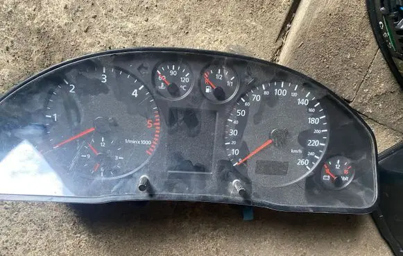 Audi A6 S6 C5 4B Speedometer (instrument cluster)